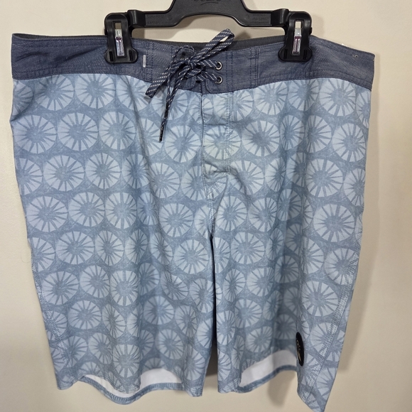 ⭐️Quiksilver Highline Blue Patterned BoardShorts Size 34 - Picture 1 of 9